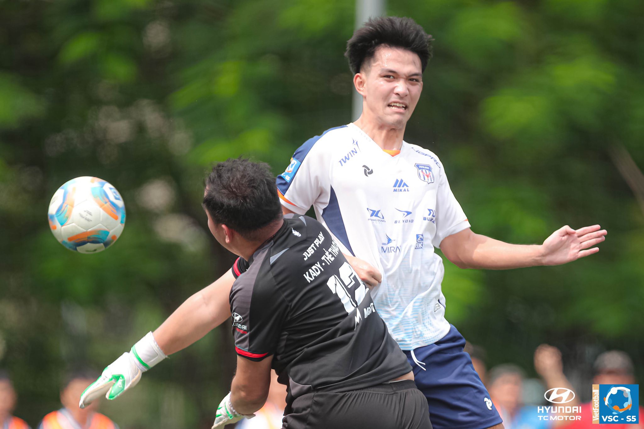 Lầu đầu tiên cho Âu Dương Quân