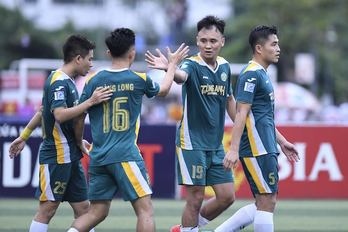 Đánh bại Bảy Núi, Tùng Anh giành vé vào bán kết