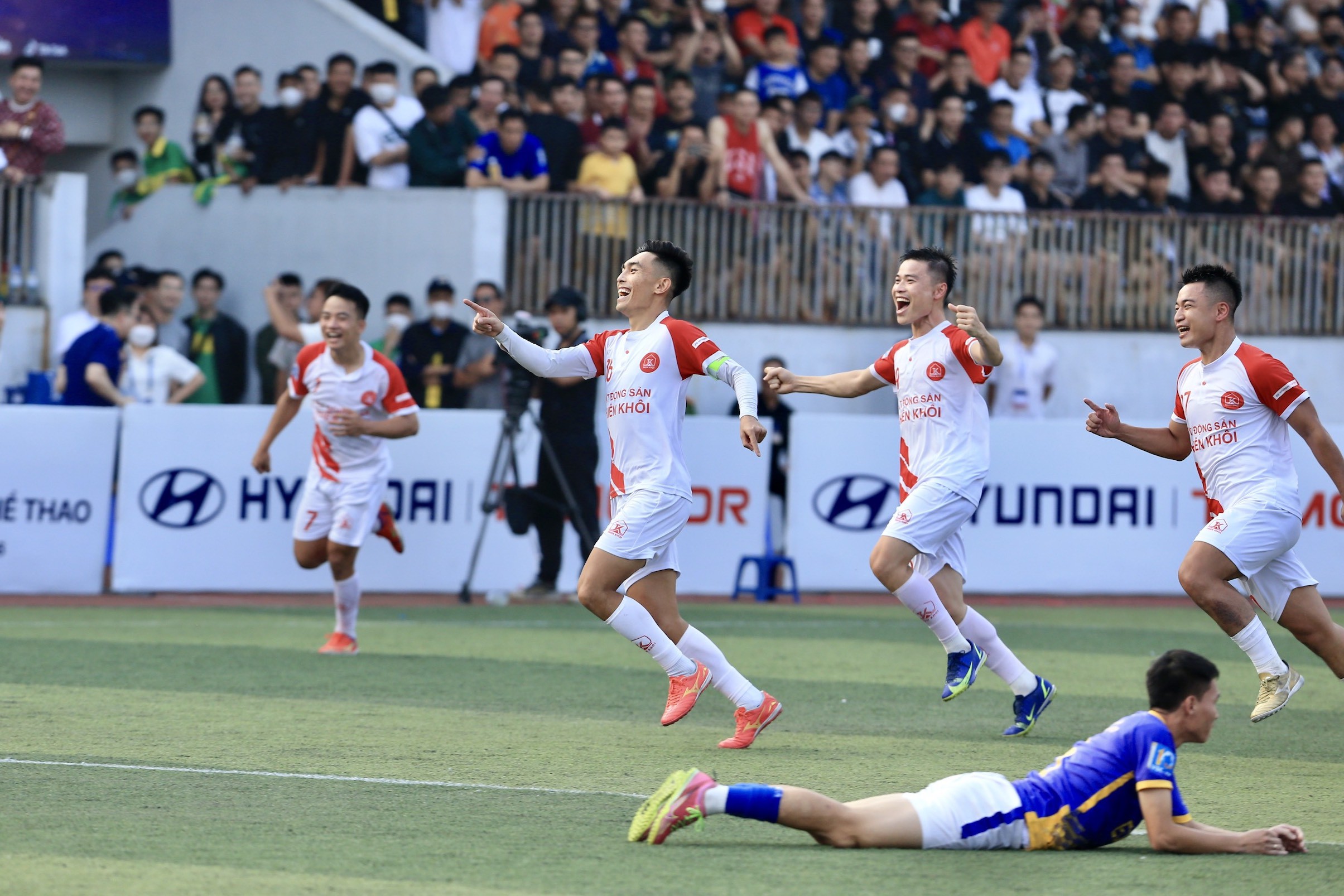EOC 4-4 (3-4) Thiên Khôi: Trận cầu “siêu kinh điển”, hoan hô Thành Hoan