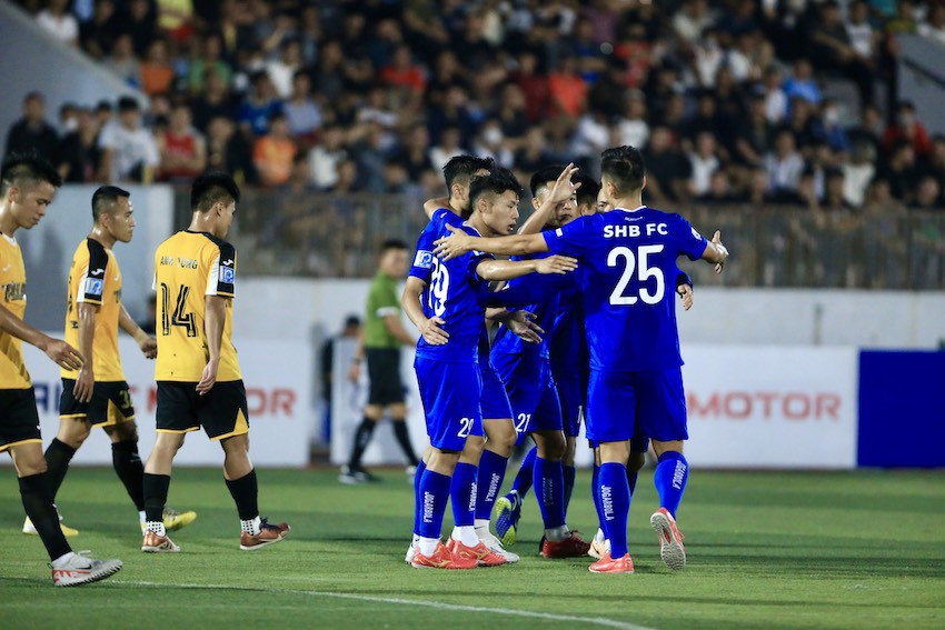 SHB 3-2 Tùng Anh: Rượt đuổi kịch tính, đội bóng nhà băng giành vé chung kết
