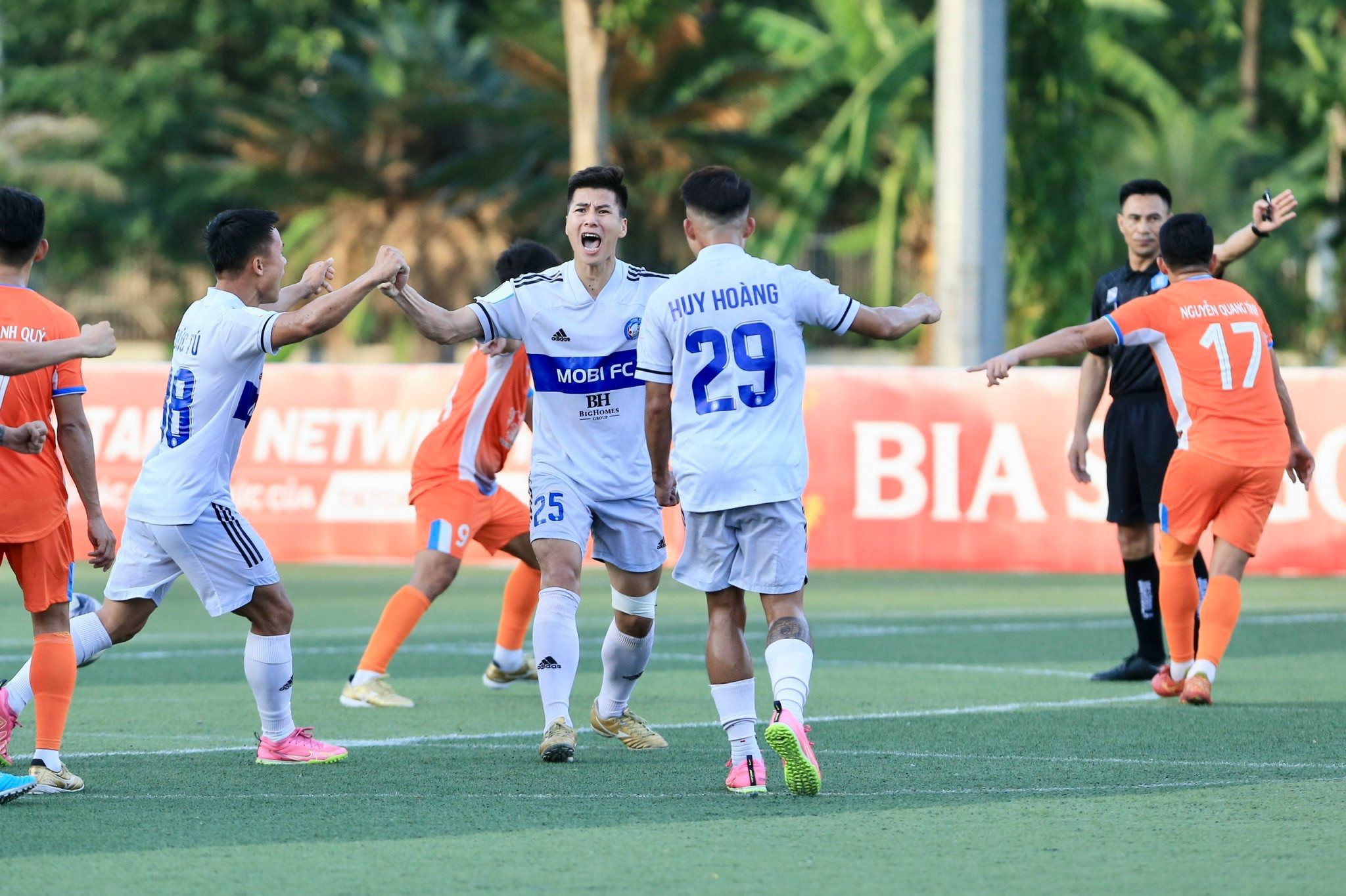 Đạt Tín 0-1 Mobi: Trận cầu kinh điển
