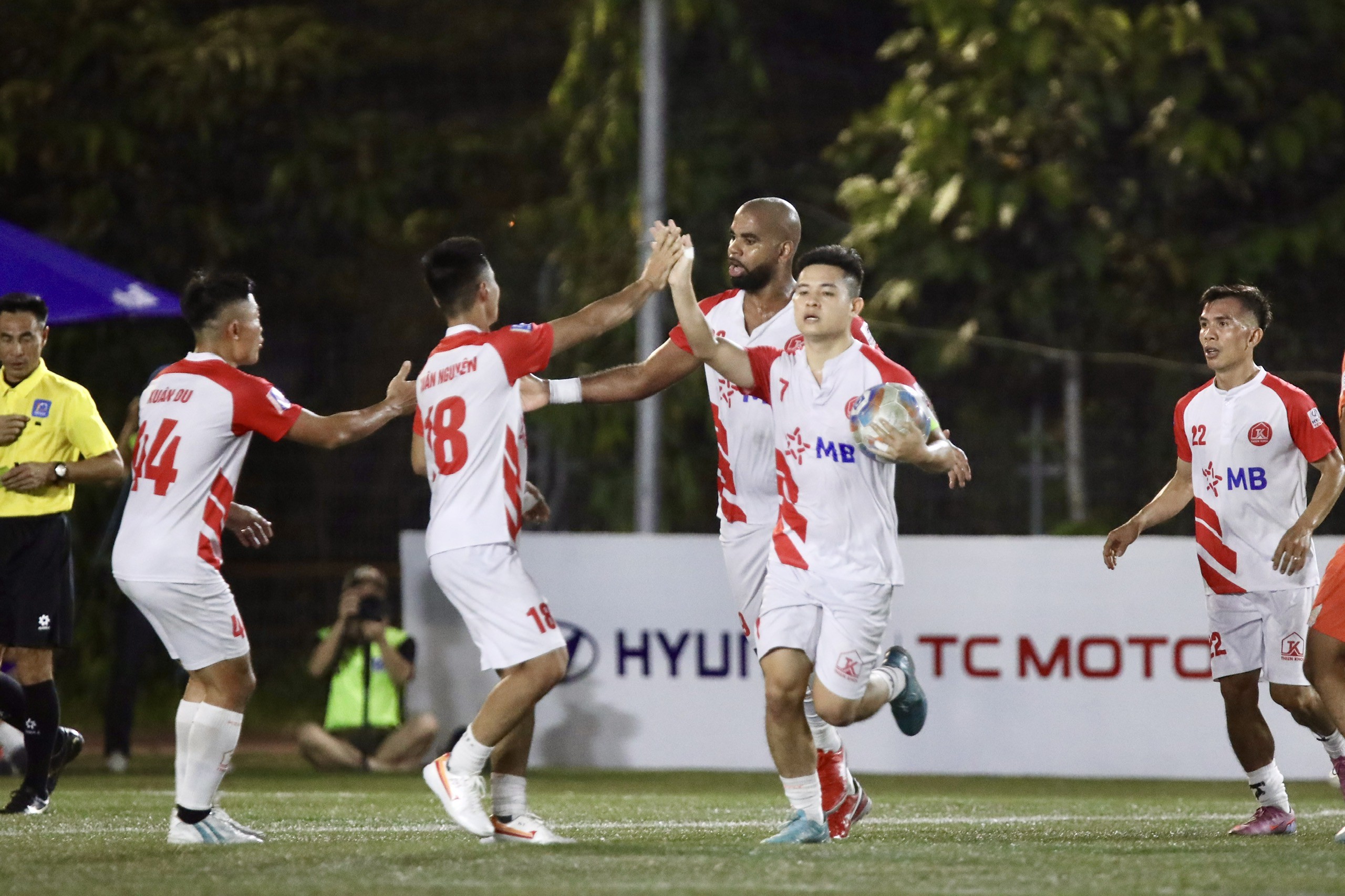 Lượt 2 bảng A VCK VSC-S5: Thiên Khôi kiên cường thắng lợi, An Biên và Hiếu Hoa Quahaco bày đại tiệc