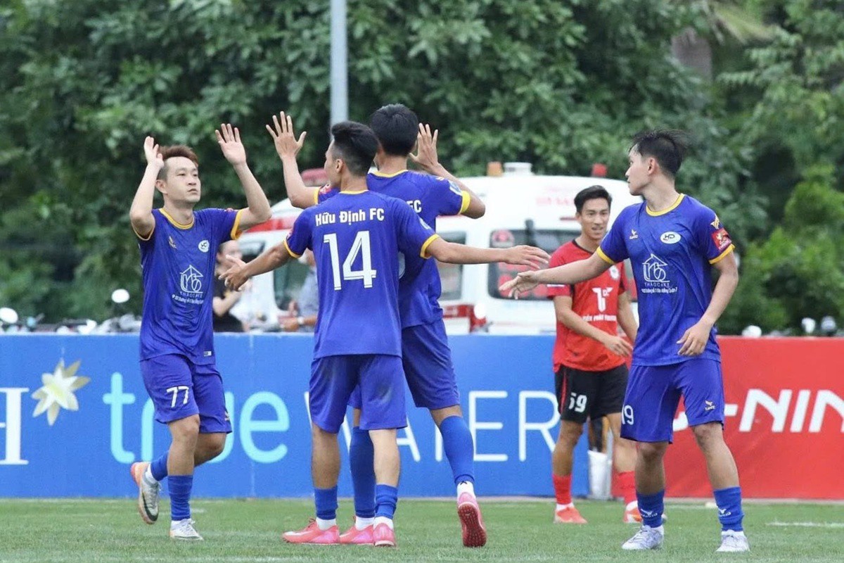 Hữu Định FC lần đầu nở nụ cười chiến thắng tại SPL-S7