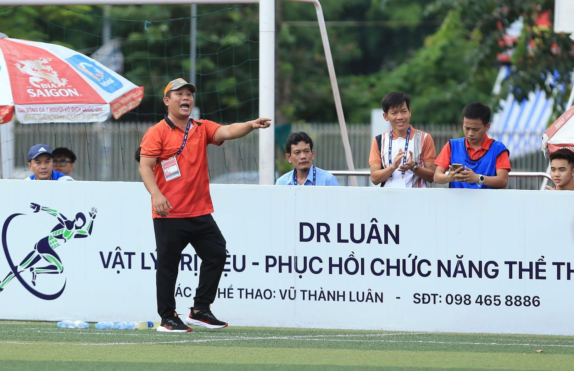 HLV Tuấn Anh “gấu” sẽ cùng Tapha FC dự vòng play-off SPL-S7