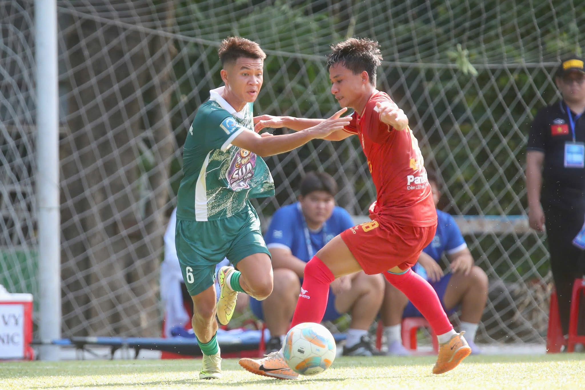 Hạ màn SPL-S8: Cuộc đua tam mã nghẹt thở chờ gọi tên nhà vô địch